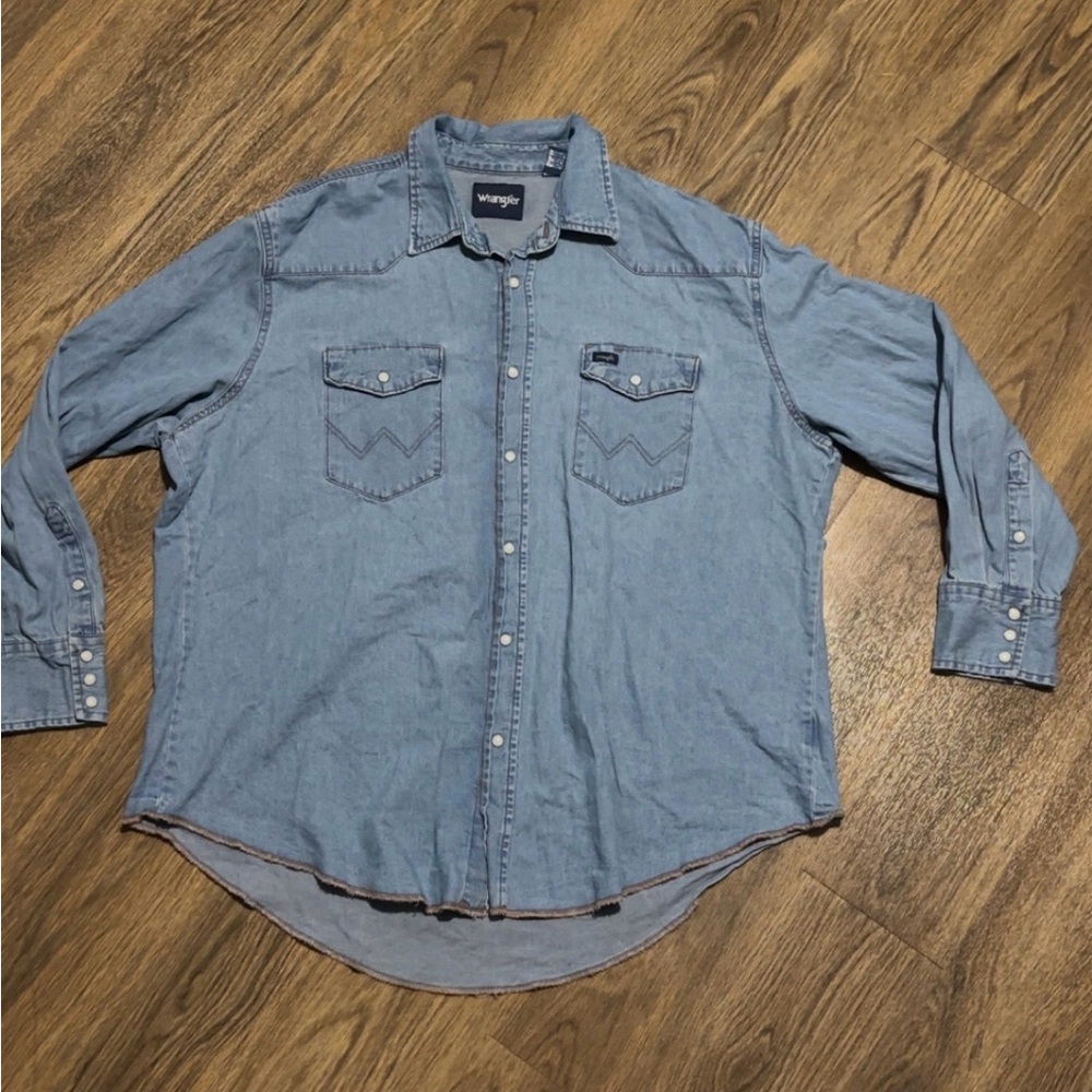 Vintage men's Wrangler Light Blue Denim Western Pearl Snap